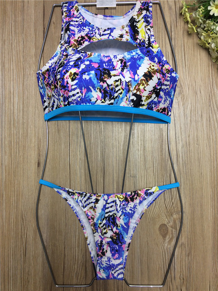 Modern női fürdőruha kék színben, mintával