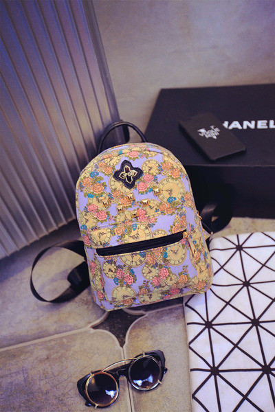 Rucsac elegant pentru femei, cu buzunar frontal și elemente metalice imprimate color