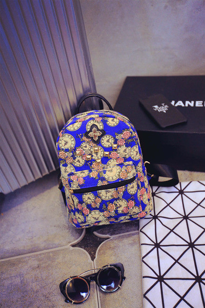 Rucsac elegant pentru femei, cu buzunar frontal și elemente metalice imprimate color