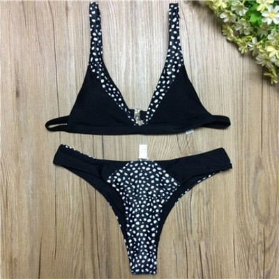 Nou costum de baie modern de damă în două părți într-un model simplu în trei culori