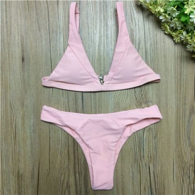 Nou costum de baie modern de damă în două părți într-un model simplu în trei culori