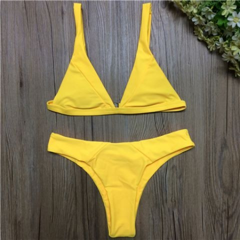 Nou costum de baie modern de damă în două părți într-un model simplu în trei culori