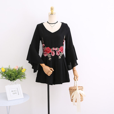 Stílusos női jumpsuit rövidnadrág virágos motívummal több színben