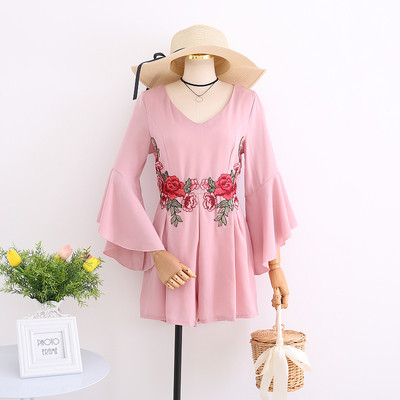 Stílusos női jumpsuit rövidnadrág virágos motívummal több színben