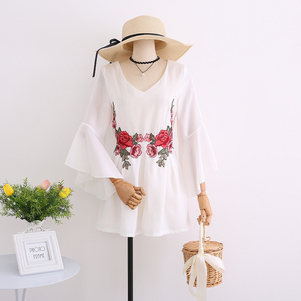 Stílusos női jumpsuit rövidnadrág virágos motívummal több színben