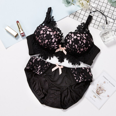 Set de dama modern din doua parti - sutien si bikini cu broderie in mai multe culori