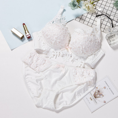 Set de dama modern din doua parti - sutien si bikini cu broderie in mai multe culori