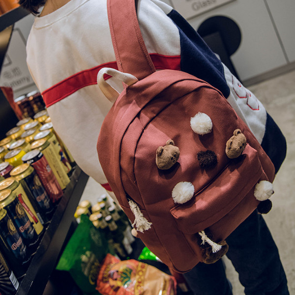 Rucsac de damă cu elemente 3D și bretele largi reglabile