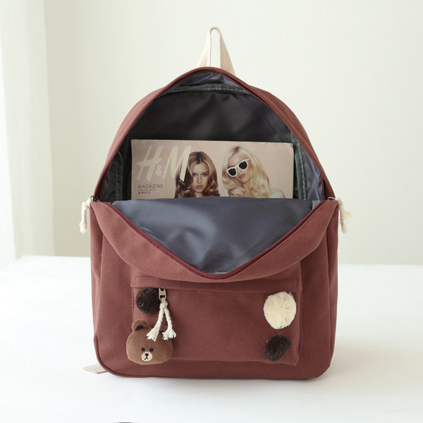 Rucsac de damă cu elemente 3D și bretele largi reglabile