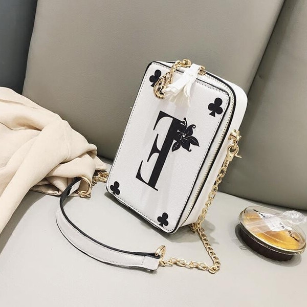 Geanta mini de dama in forma dreptunghiulara cu imprimeu si maner metalic