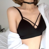 Elegáns, rövid női felső keresztkötéssel és V-nyakú fehér és fekete színben