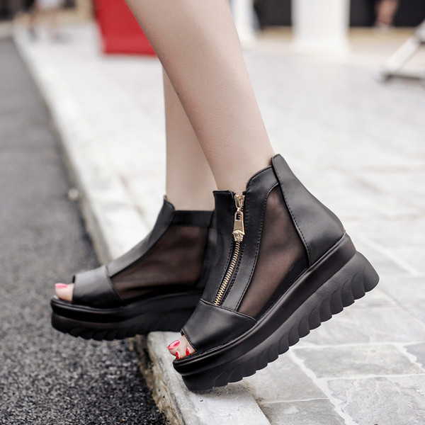 Sandale de dama cu platforma extravagante cu fermoar in alb si negru