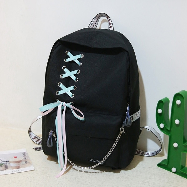 Női hátizsák több színben fémlánccal, horgolt megkötőkkel