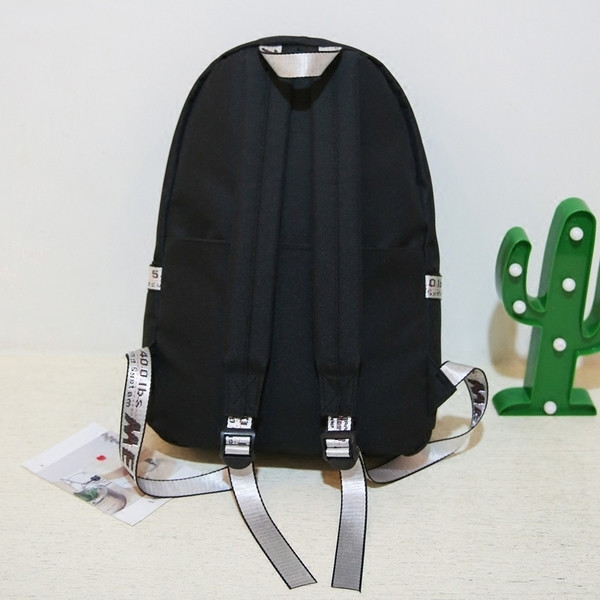 Női hátizsák több színben fémlánccal, horgolt megkötőkkel