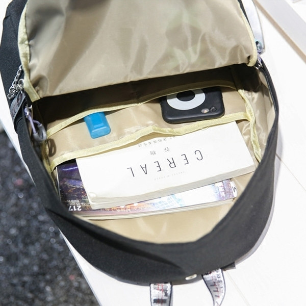 Női hátizsák több színben fémlánccal, horgolt megkötőkkel