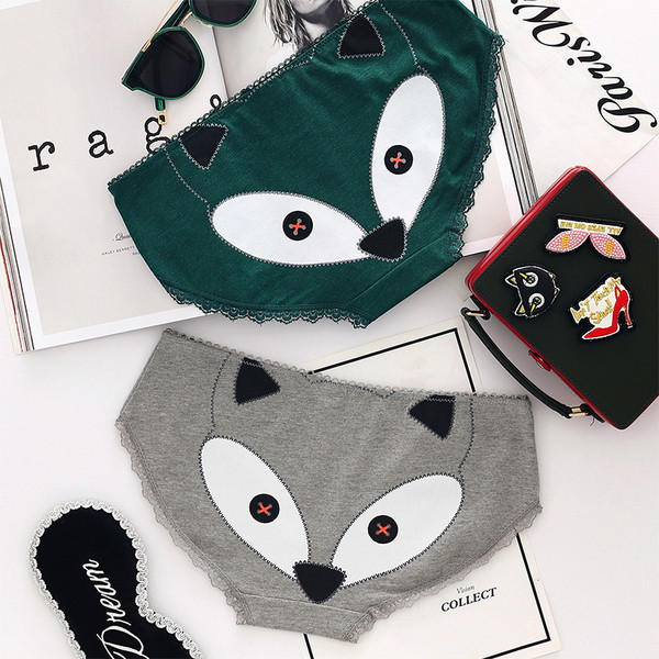 Bikini interesanți pentru femei cu animație colorată în mai multe culori