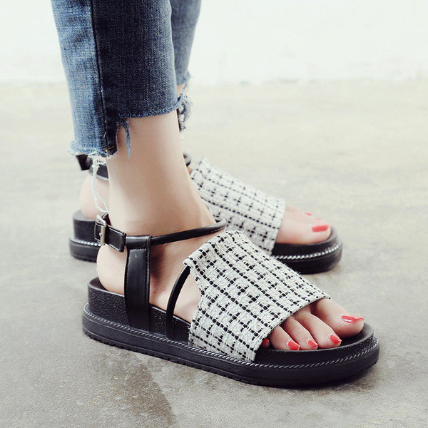 Sandale de damă extravagante cu platformă, cu o parte tricotată și cu bretele