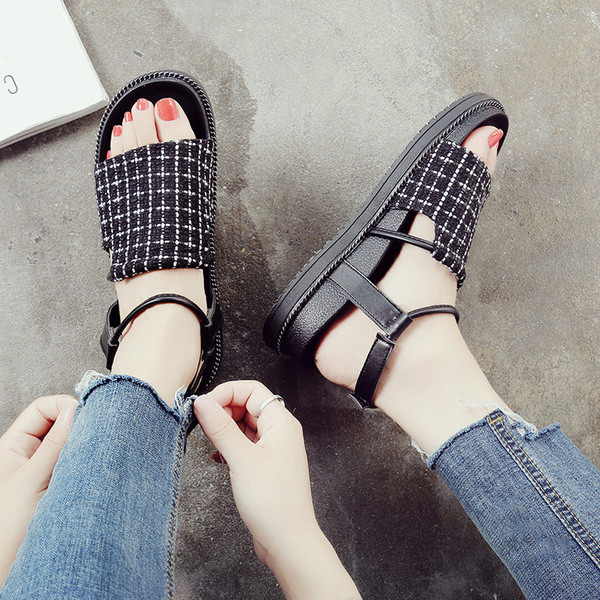 Sandale de damă extravagante cu platformă, cu o parte tricotată și cu bretele