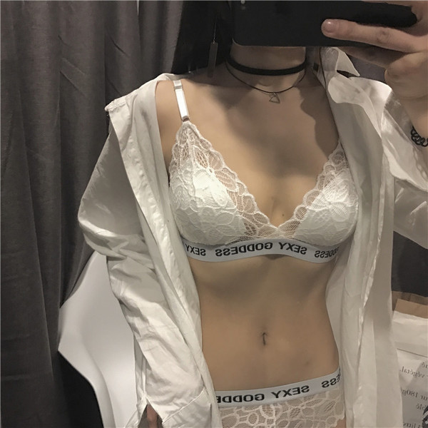 Modern női csipke szett - melltartó + bikini fehér és fekete felirattal