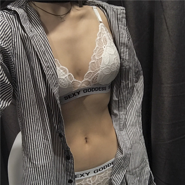 Modern női csipke szett - melltartó + bikini fehér és fekete felirattal