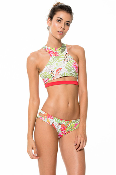 Costum de baie de damă cu flori în două modele în două părți