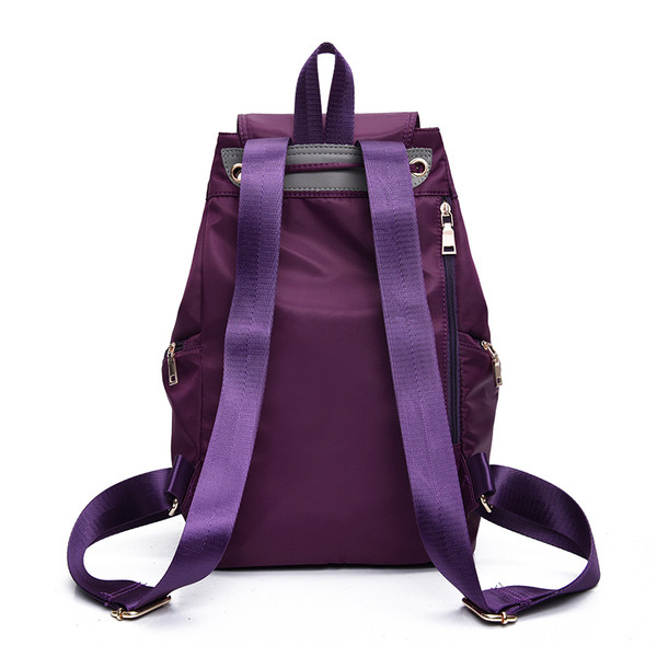 Stílusos női hátizsák különböző színekben virágmintával