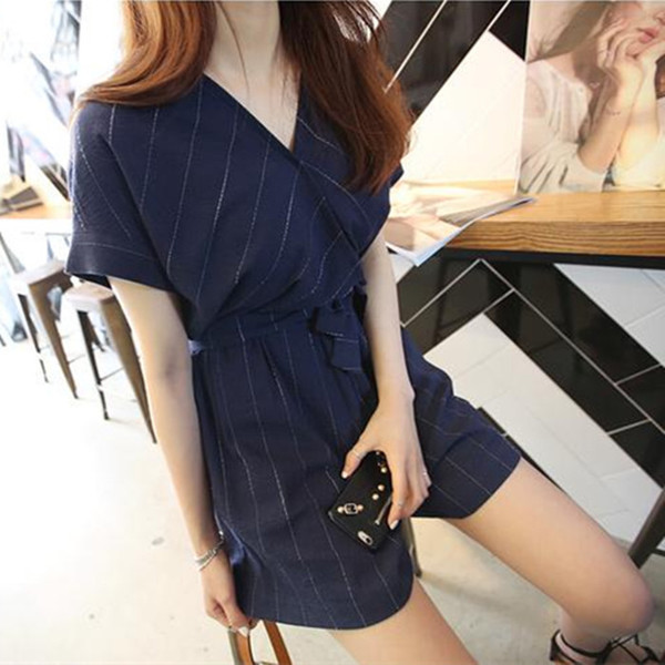 Stílusos női overall V-nyakkal