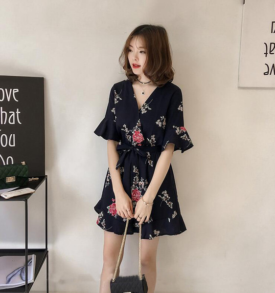 Salopeta de dama cu motiv floral cu decolteu in V cu maneci 3/4 in doua culori