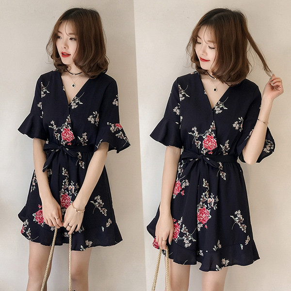 Salopeta de dama cu motiv floral cu decolteu in V cu maneci 3/4 in doua culori