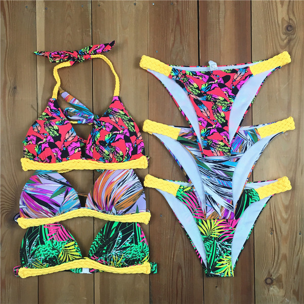 Színes fürdőruha különböző színekben két részben