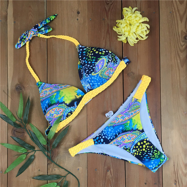 Színes fürdőruha különböző színekben két részben