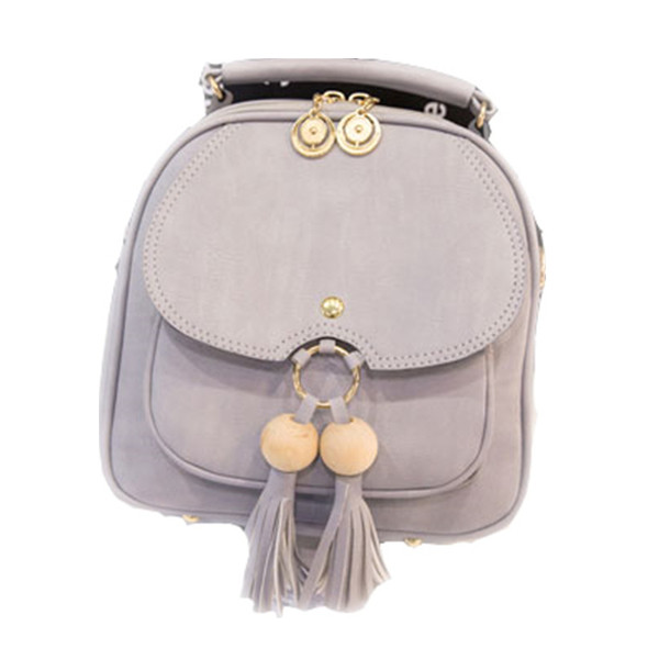 Elegáns női hátizsák két színben fém elemekkel és bojttal