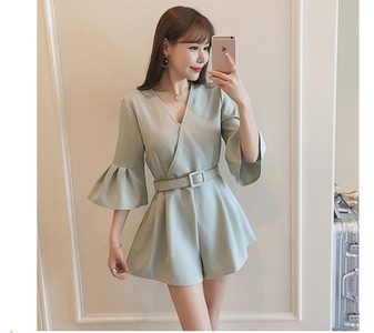 Salopeta de dama eleganta cu decolteu in V cu maneci 3/4 in doua culori