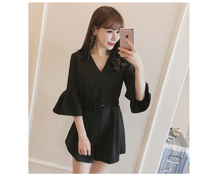 Salopeta de dama eleganta cu decolteu in V cu maneci 3/4 in doua culori