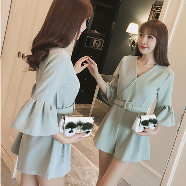 Salopeta de dama eleganta cu decolteu in V cu maneci 3/4 in doua culori