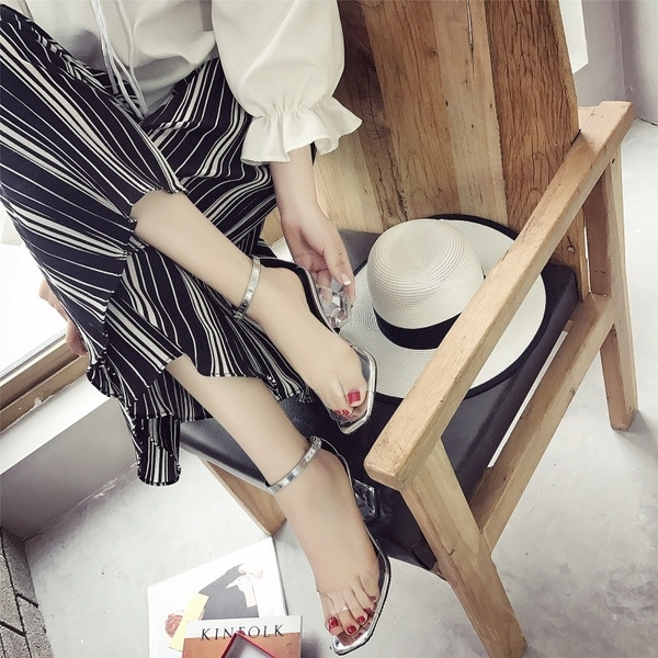 Sandale de dama interesante cu toc gros transparent si lanturi