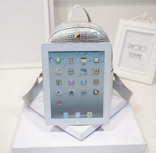 Rucsac de zi cu zi pentru femei in mai multe culori cu ochiuri metalice