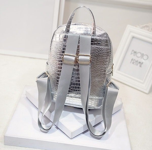 Rucsac de zi cu zi pentru femei in mai multe culori cu ochiuri metalice