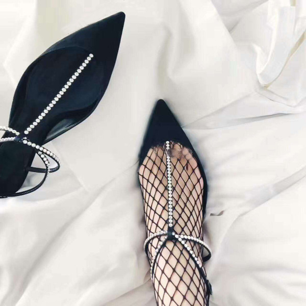 Sandale închise elegante, cu bretele încrucișate și pietre decorative