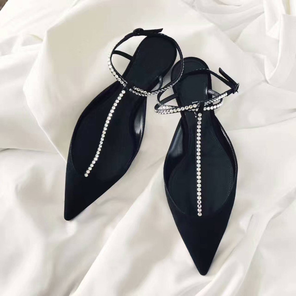 Sandale închise elegante, cu bretele încrucișate și pietre decorative