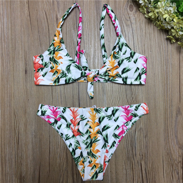 Costum de baie elegant, din două piese, cu imprimeu floral