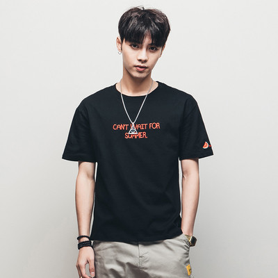 Stílusos férfi póló rövid ujjal és egyszerű felirattal - sok modell