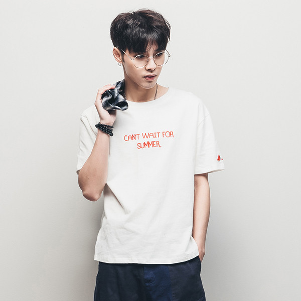 Stílusos férfi póló rövid ujjal és egyszerű felirattal - sok modell