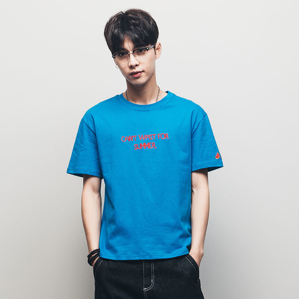 Stílusos férfi póló rövid ujjal és egyszerű felirattal - sok modell