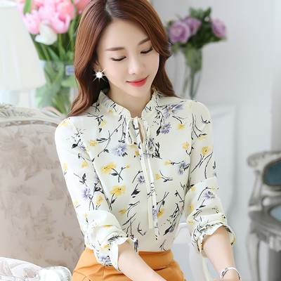 Дамска риза с О-образно деколте в няколко цвята с флорални мотиви