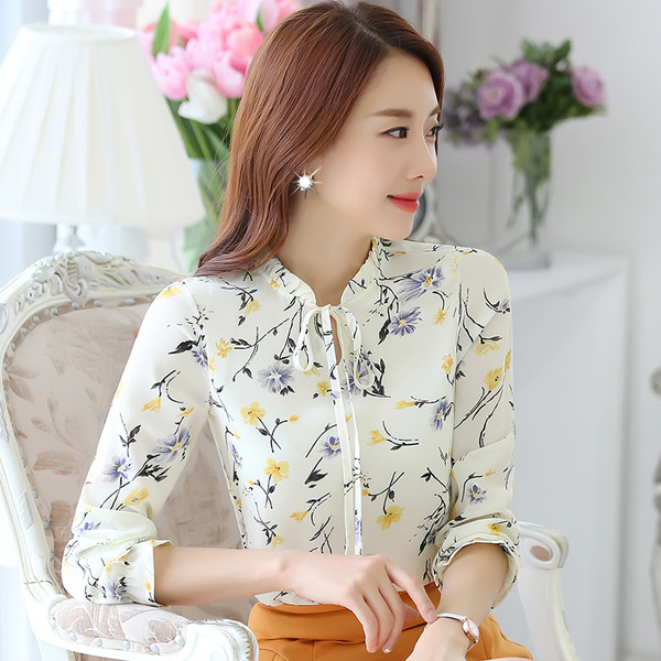 Дамска риза с О-образно деколте в няколко цвята с флорални мотиви