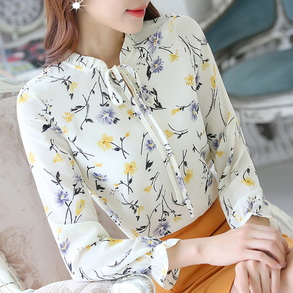 Дамска риза с О-образно деколте в няколко цвята с флорални мотиви