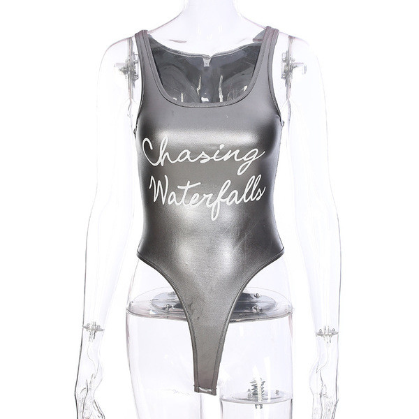 Costum de baie de dama modern intr-o culoare gri stralucitoare, potrivit si pentru corp