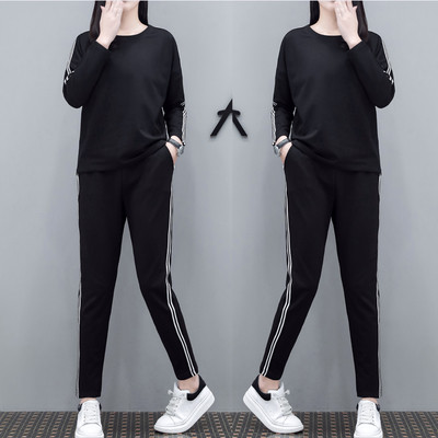 Echipa sportivă feminină - două modele în trei culori