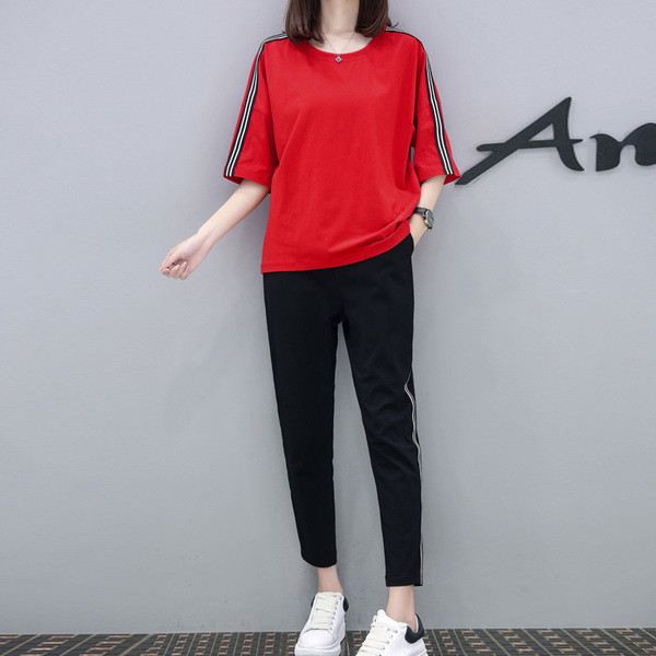 Echipa sportivă feminină - două modele în trei culori